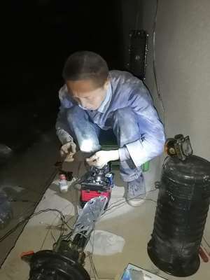 灰头土脸的样子，真帅！致敬机械设备租赁行业的奋斗者